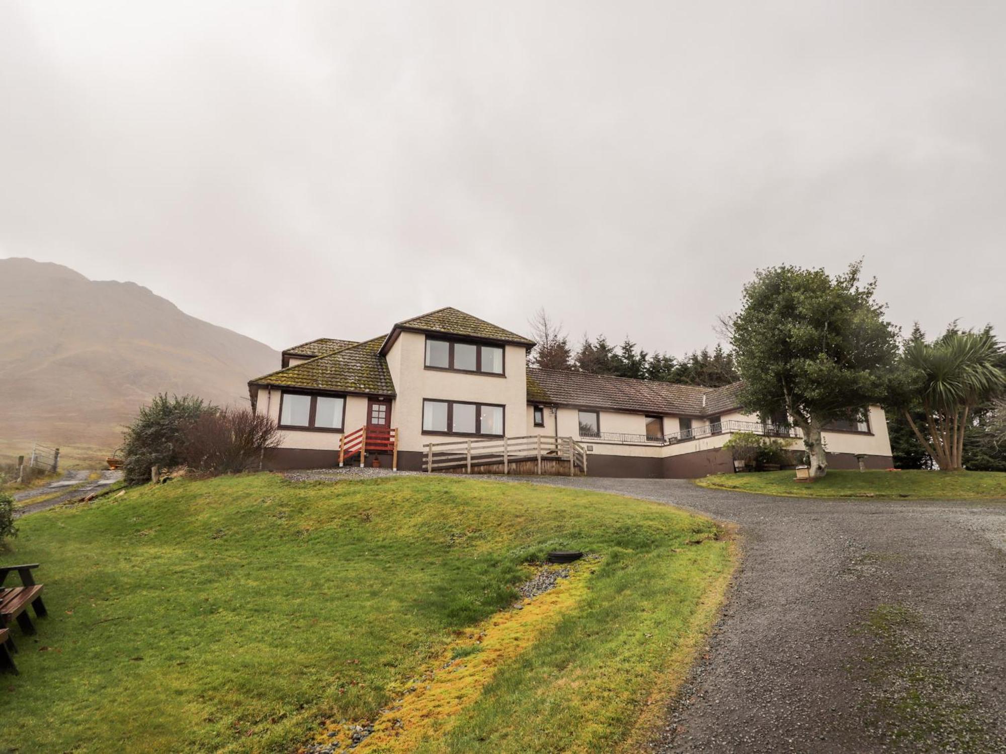 Mackenzies Peak Villa Sconser ภายนอก รูปภาพ